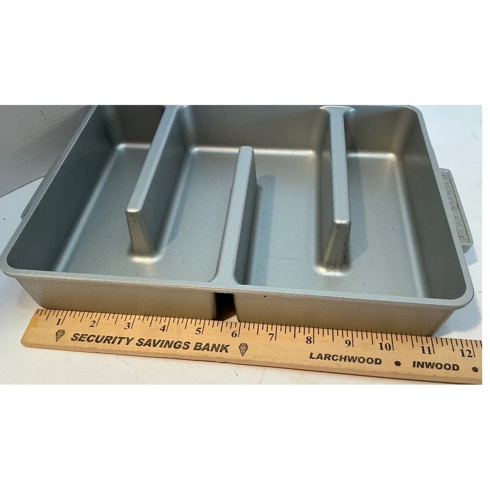 Baker's Edge Brownie Pan Cast Aluminum All Edges Baking Pan Silver Made in USA